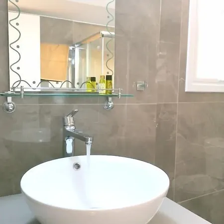 Florea Apartmanhotel 3*