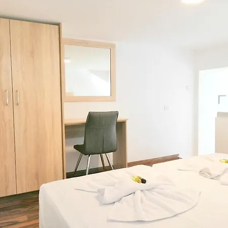 Florea 3* Ajía Nápa