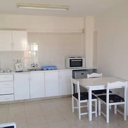 Florea Apartmanhotel Ajía Nápa
